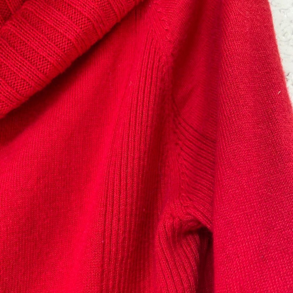 Express Ladies Red Sweater Size L. - Picture 3 of 10